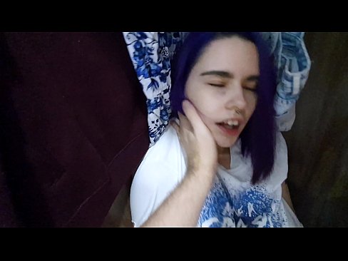 ❤️ Нашел сестренку в шкафу и помог кончить Анальное видео у нас ️❤